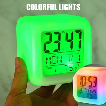  LED dijital alarmlı saat saat Mini masa küp saat renkli ışıklar ve çoklu modları ile çok fonksiyonlu Glow masa Saati Pil