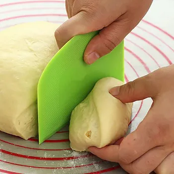  Plastik Kek Krem Spatula Hamur Bıçak Kesici Tereyağı Meyilli Kazıyıcı Dekorasyon Düz Pürüzsüz Kenar Spatula Pişirme Pasta Araçları